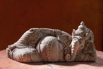 Pose reclinada ídolo de Ganesha del Señor