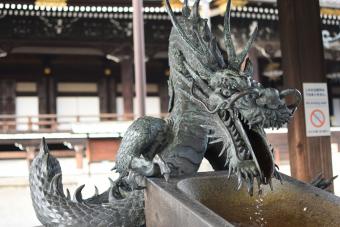 escultura de dragón japonés