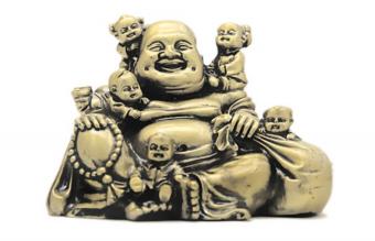 5 Niños con el Buda de la Risa