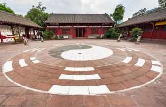 Símbolo Ying-Yang en un templo taoísta en China