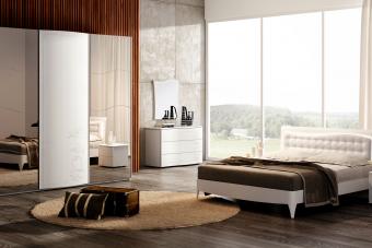 Habitación con alfombra redonda