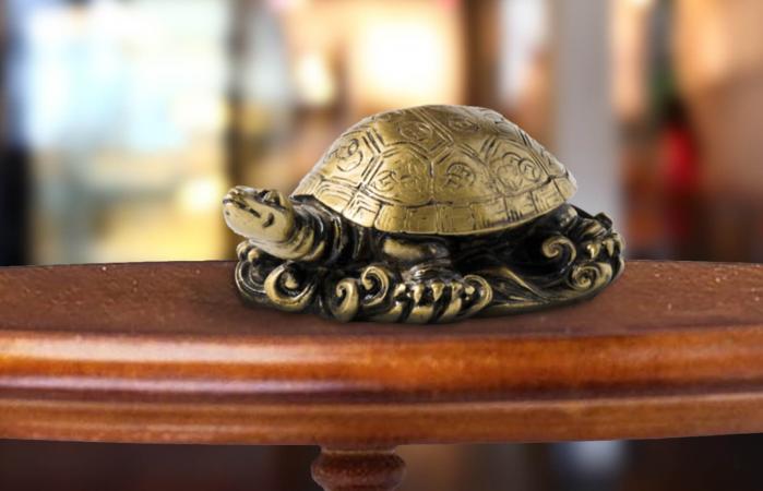 Estatua de tortuga de metal