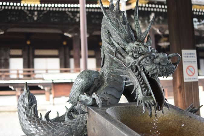escultura de dragón japonés