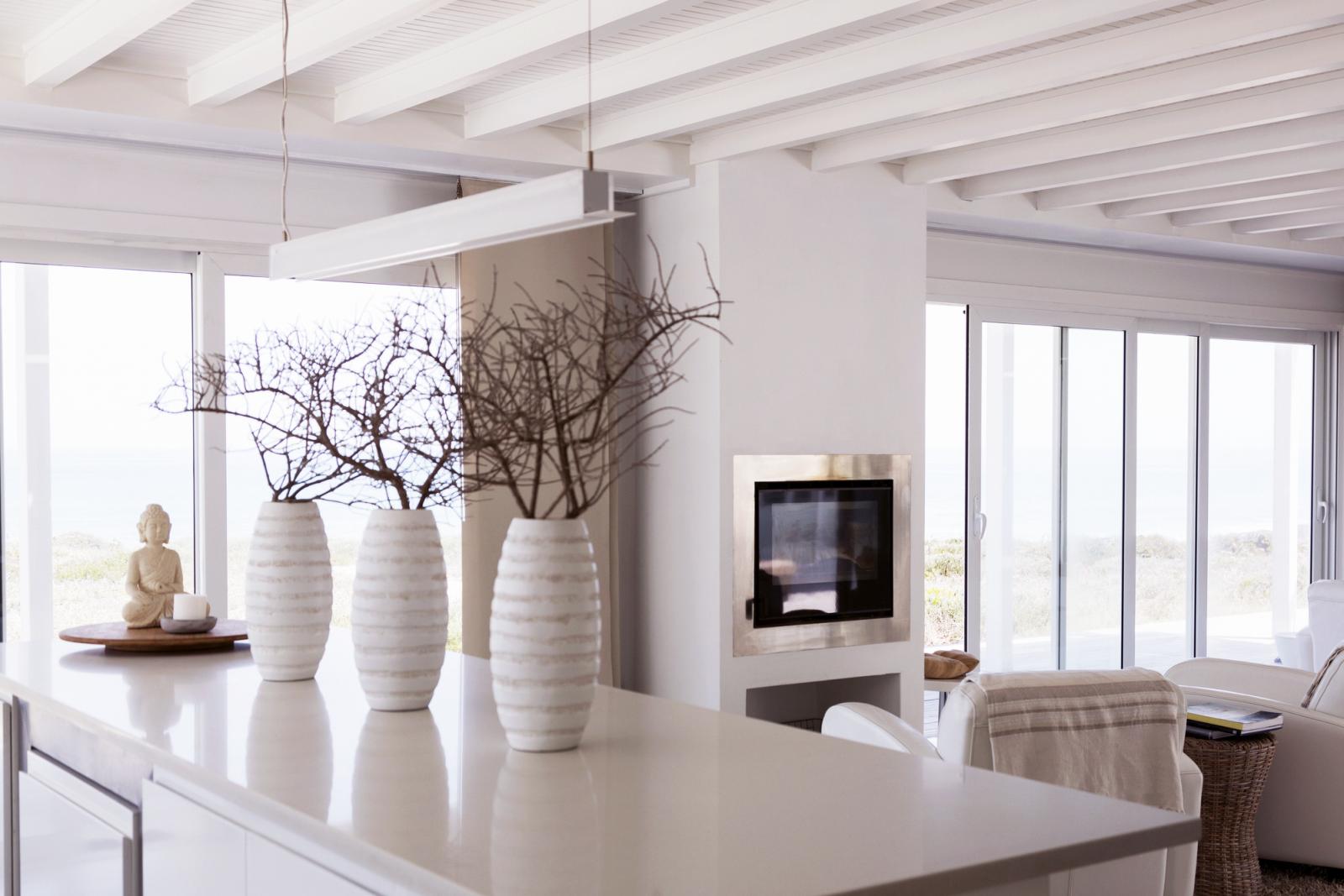 Salón moderno con un Buda