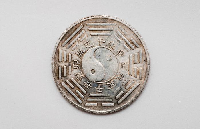 tai-chi y ba-gua sobre moneda