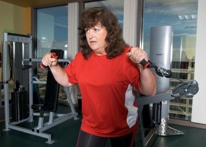 woman lifting weights