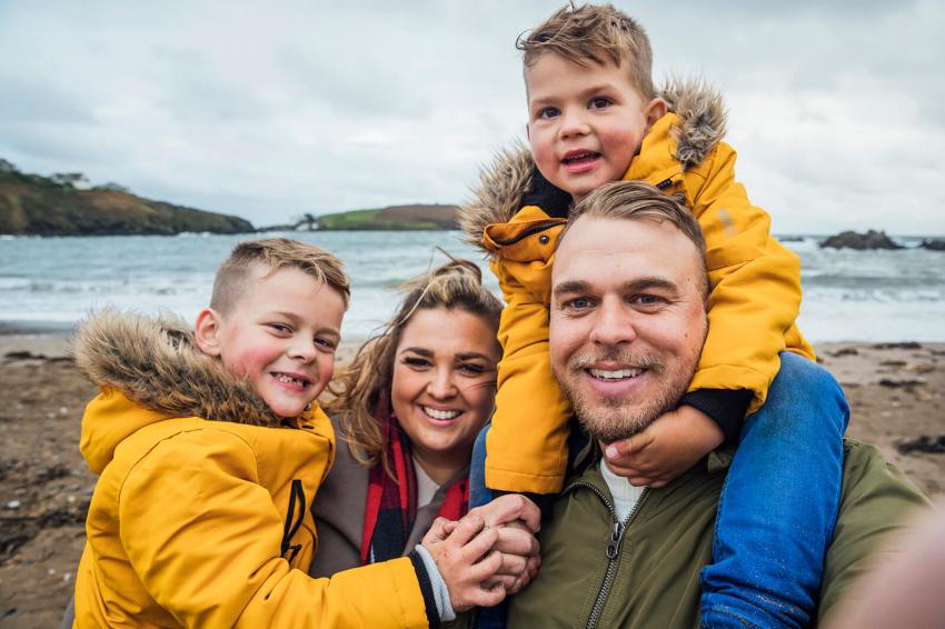 Effortless Ideas for Stunning Winter Family Photos LoveToKnow