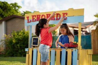 Girls lemonade stand