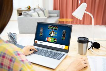 playing UNO online laptop computer