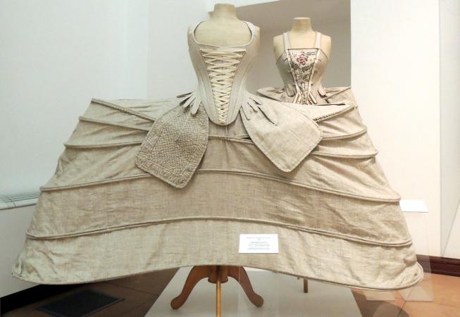 Hoop skirt