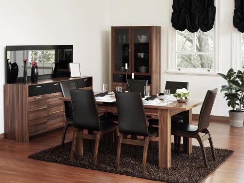 Feng Shui Rules For Mirrors You Can T Ignore Lovetoknow Dining Room With A Mirror