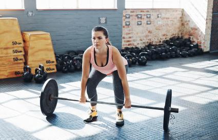 woman lifting weights at the gym