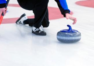 Athlete doing curling lunge