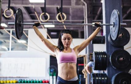 woman lifting weight in gym