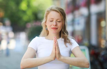 woman doing yoga in the city