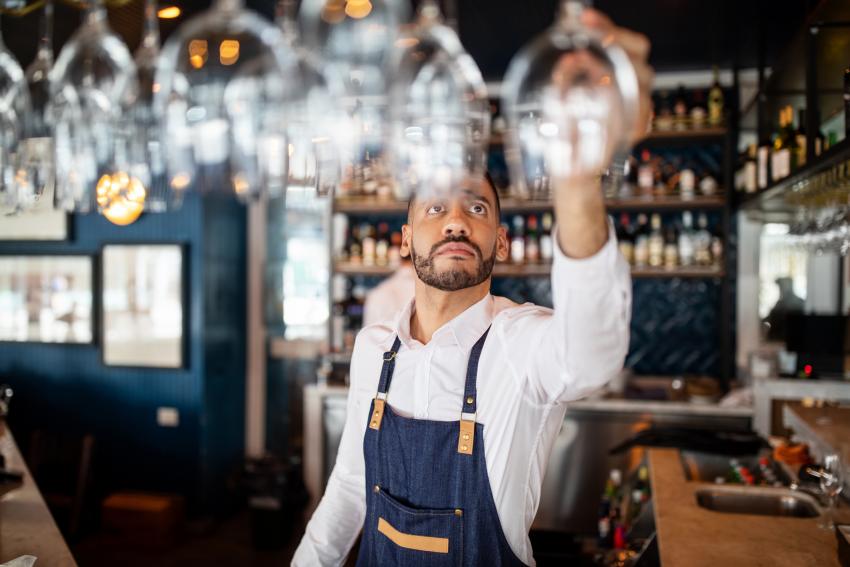 Bar Insights 19 Things Your Bartender Wants You to Know LoveToKnow
