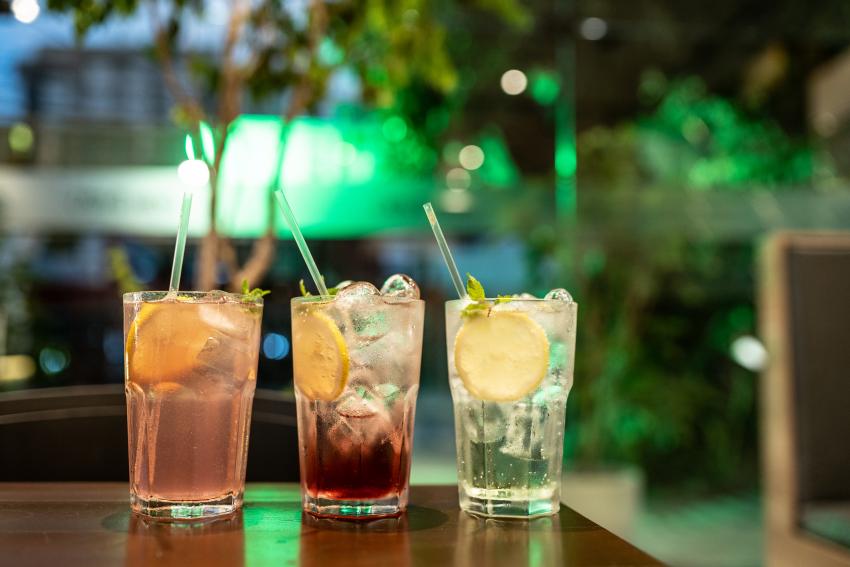 Bar Insights 19 Things Your Bartender Wants You to Know LoveToKnow