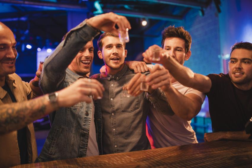 Bar Insights 19 Things Your Bartender Wants You to Know LoveToKnow