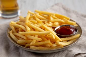 https://cf.ltkcdn.net/food-drink/ingredients-supplies/images/slide/360955-850x567-fries_2389190077.jpg
