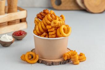 https://cf.ltkcdn.net/food-drink/ingredients-supplies/images/slide/360956-850x565-curly-fries_2345484769.jpg