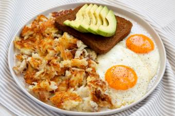 https://cf.ltkcdn.net/food-drink/ingredients-supplies/images/slide/360961-850x567-hashbrowns_1820694392.jpg