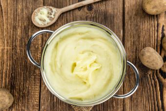 https://cf.ltkcdn.net/food-drink/ingredients-supplies/images/slide/360963-850x567-mashed-potatoes_520682674.jpg