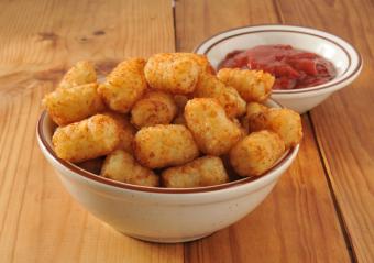https://cf.ltkcdn.net/food-drink/ingredients-supplies/images/slide/360964-850x597-tater-tots_222117496.jpg
