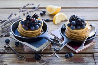 https://cf.ltkcdn.net/food-drink/meal-ideas/images/slide/341823-850x566-pancakes-555358483.jpg