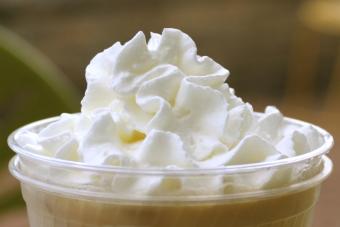 https://cf.ltkcdn.net/food-drink/meal-ideas/images/slide/345828-850x567-whipped-cream-91929483.jpg