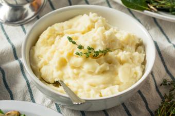 https://cf.ltkcdn.net/food-drink/meal-ideas/images/slide/361120-850x567-mashed-potatoes_1554121226.jpg