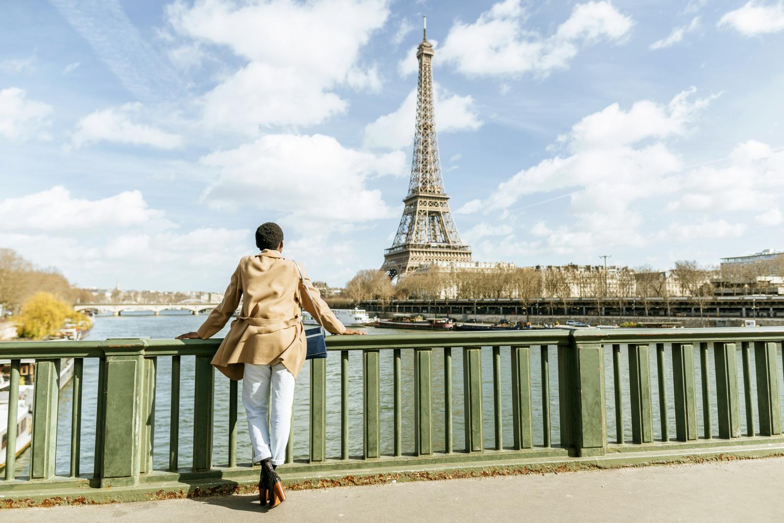 Tourist looking towards the Eiffel tower and the Seine river