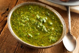 https://cf.ltkcdn.net/fun/images/slide/207064-850x567-Homemade-Chimichurri-Sauce.jpg