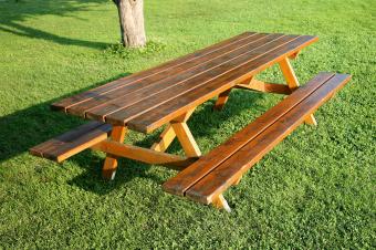 similar picnic table