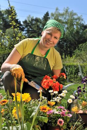 https://cf.ltkcdn.net/garden/images/std/152567-283x424-WomanPlantingFlowers.jpg