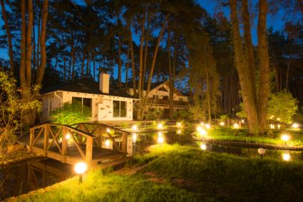 Outdoor Landscape Lighting Ideas | LoveToKnow