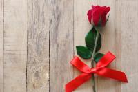 Ribbon knotted on right