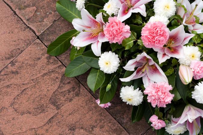 Laurel with pink lilies in bouquet