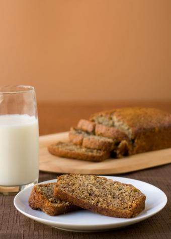 https://cf.ltkcdn.net/gluten/images/slide/75376-587x818-banana_bread.jpg