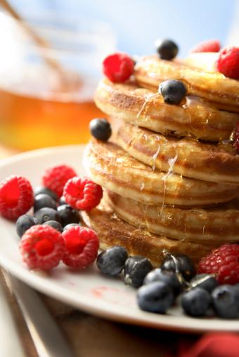 https://cf.ltkcdn.net/gluten/images/slide/75414-566x848-berrytopped.jpg