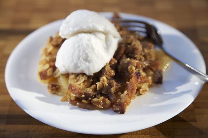 Apple crisp dessert with oats