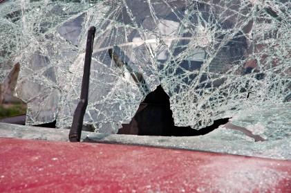 Car_With_Broken_Windshield.jpg
