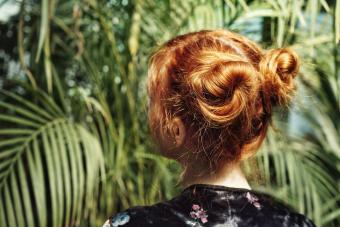 https://cf.ltkcdn.net/hair/images/slide/281014-850x566-easy-cute-updos-long-hair.jpg