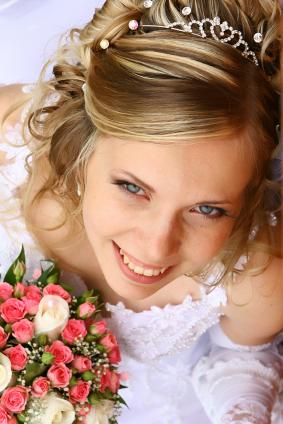 short bridal hairstyle