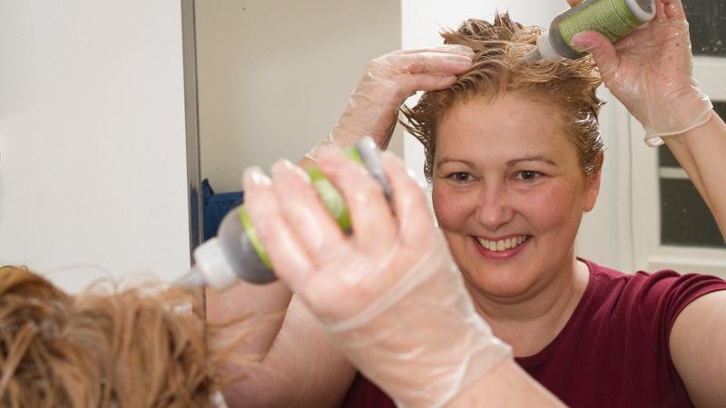 woman dyeing her hair at home