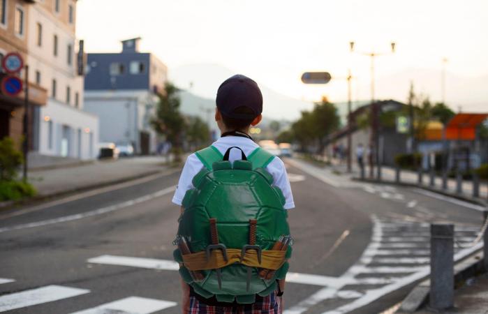 Kid with turtle shell backpack
