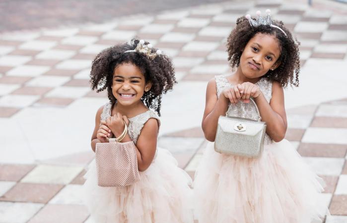 girls with handbags