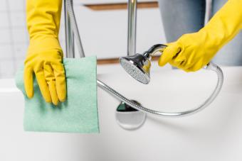 https://cf.ltkcdn.net/home/cleaning/images/slide/360982-850x567-clean-bathroom_1898581327.jpg