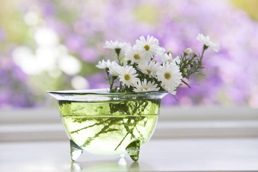 18 Sparkling Ideas for Decorating With Glass Bowls LoveToKnow