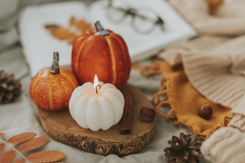 21 Warm & Cozy Fall Table Decor Ideas to Welcome Autumn | LoveToKnow