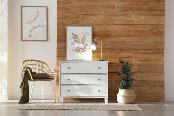 https://cf.ltkcdn.net/home/design-decor/images/slide/343480-850x567-white-dresser-1407504317.jpg